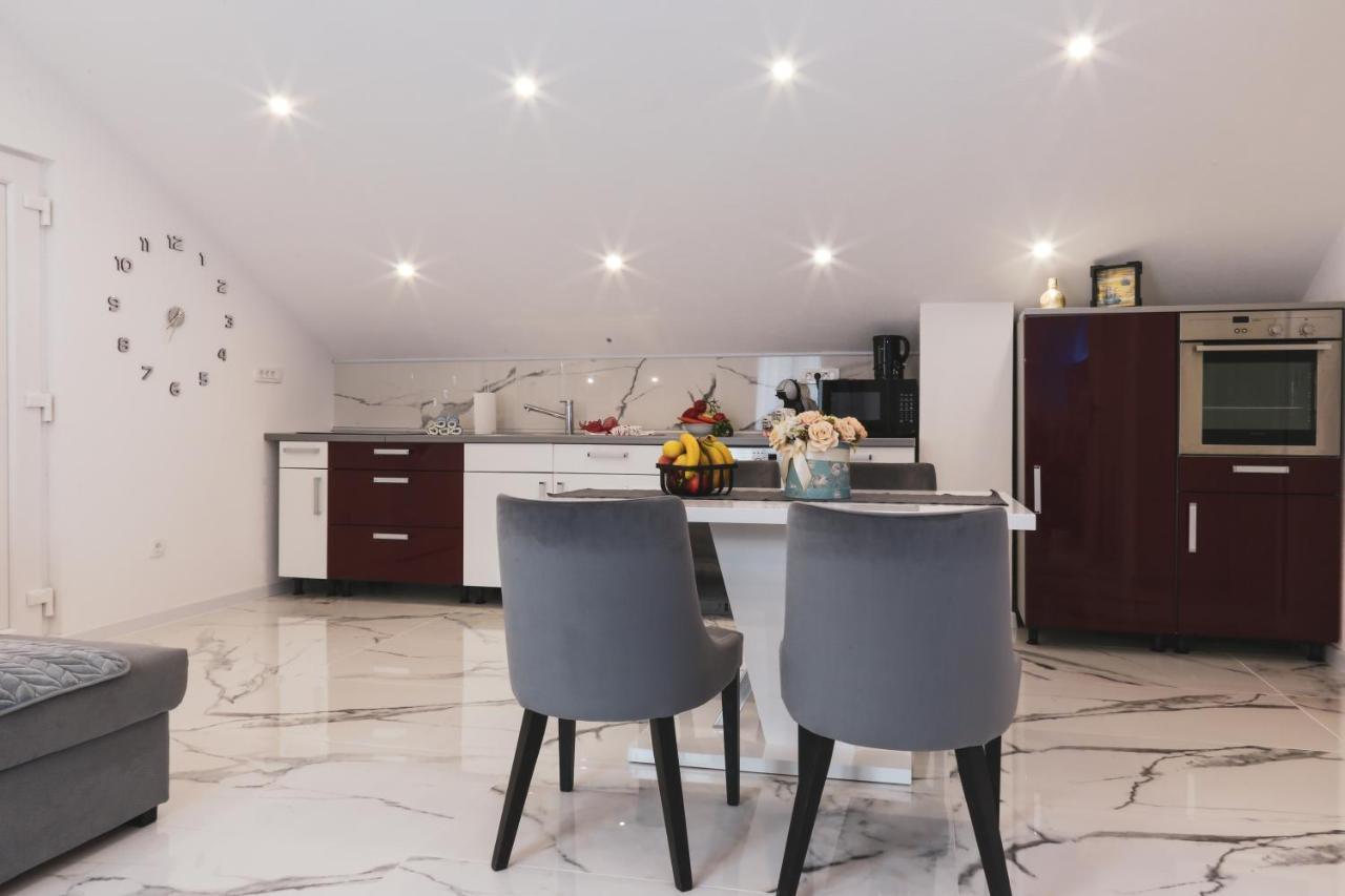 Luxury Apartment Megy โอโทชาส ภายนอก รูปภาพ