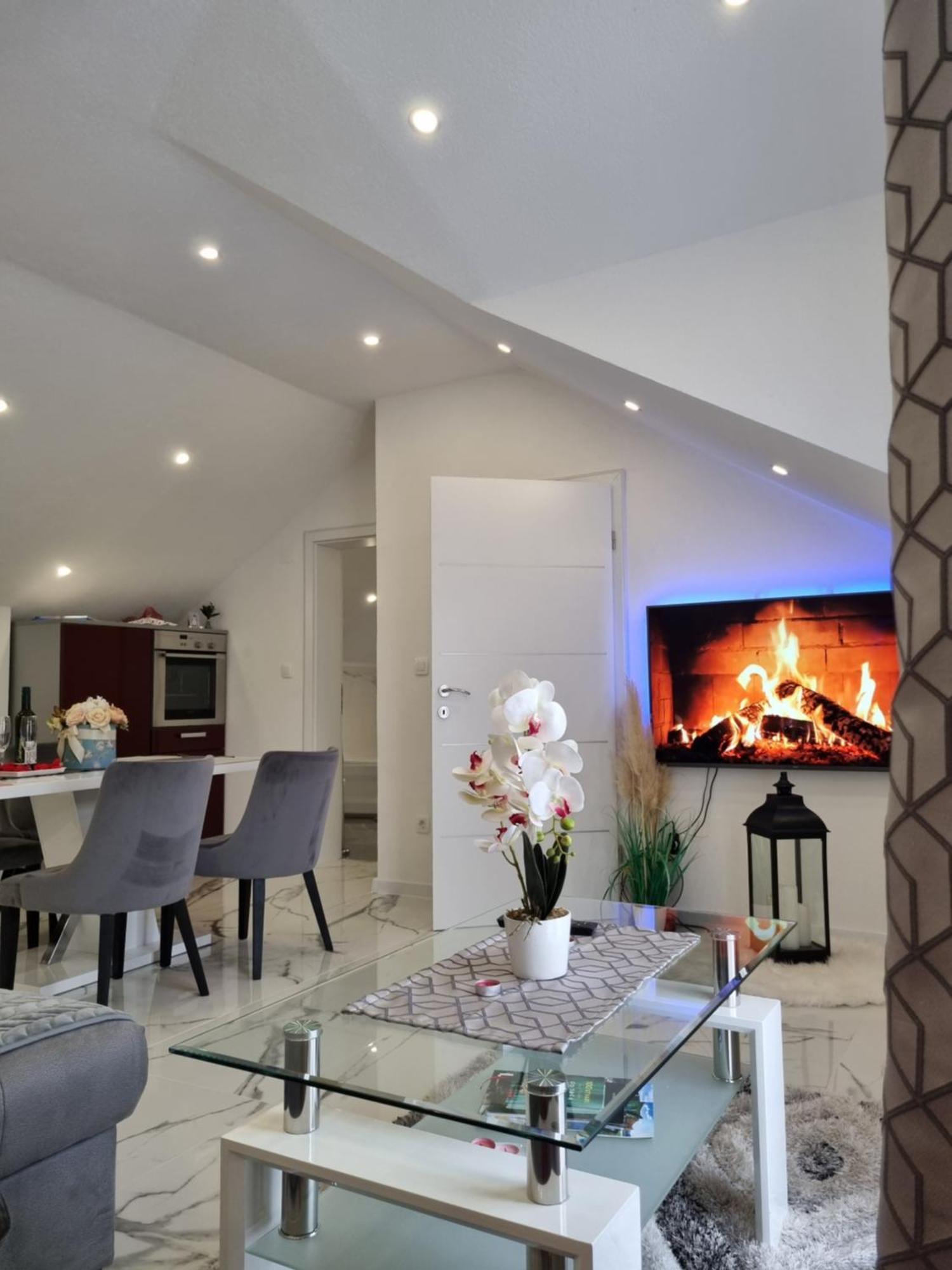 Luxury Apartment Megy โอโทชาส ภายนอก รูปภาพ