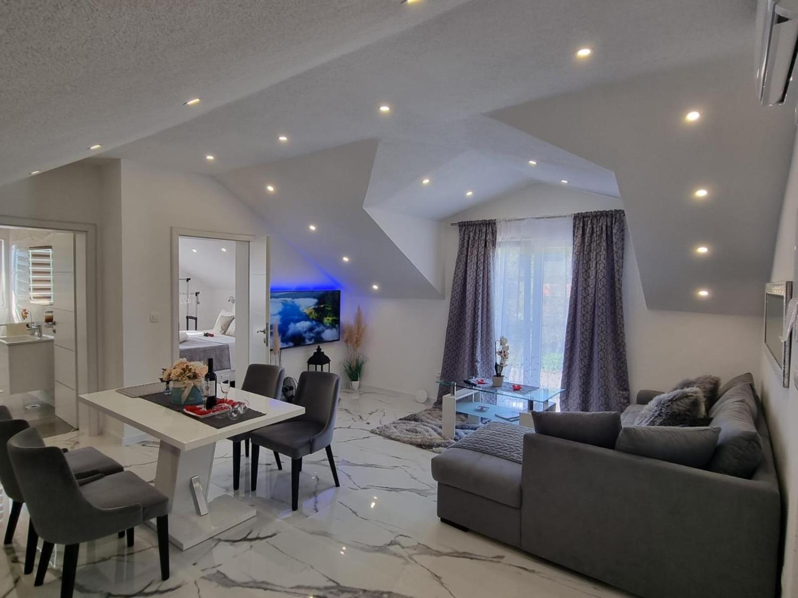 Luxury Apartment Megy โอโทชาส ภายนอก รูปภาพ