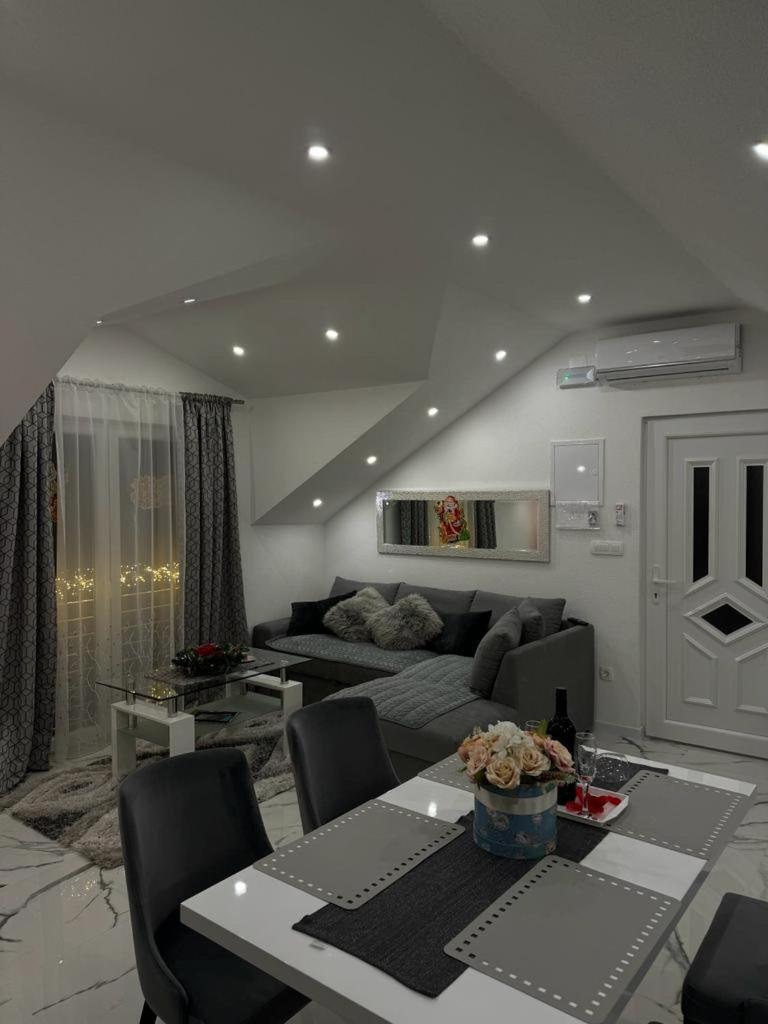 Luxury Apartment Megy โอโทชาส ภายนอก รูปภาพ