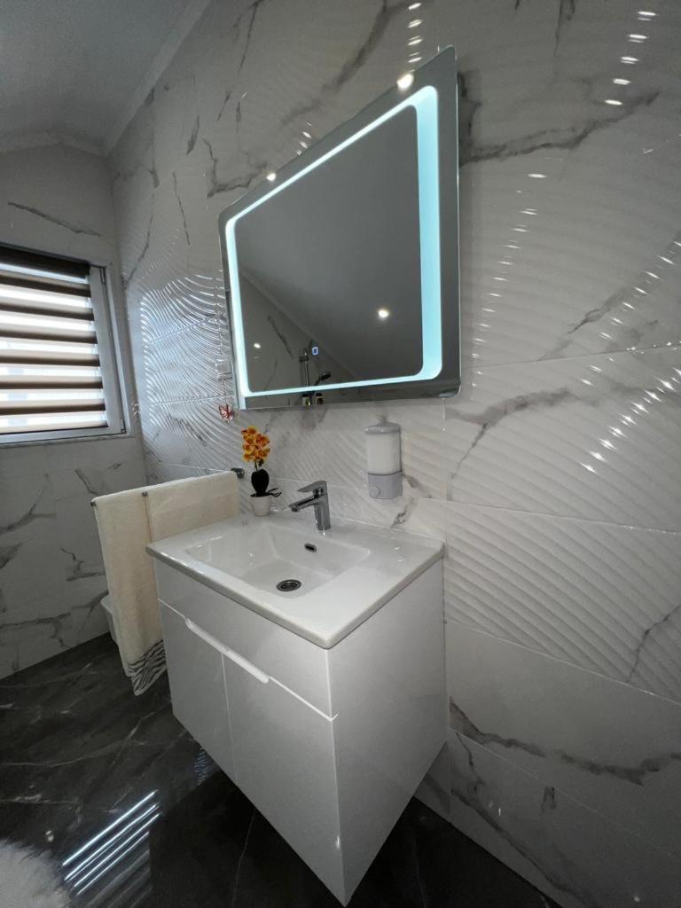 Luxury Apartment Megy โอโทชาส ภายนอก รูปภาพ