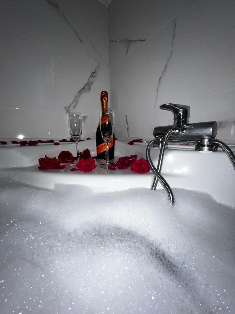 Luxury Apartment Megy โอโทชาส ภายนอก รูปภาพ