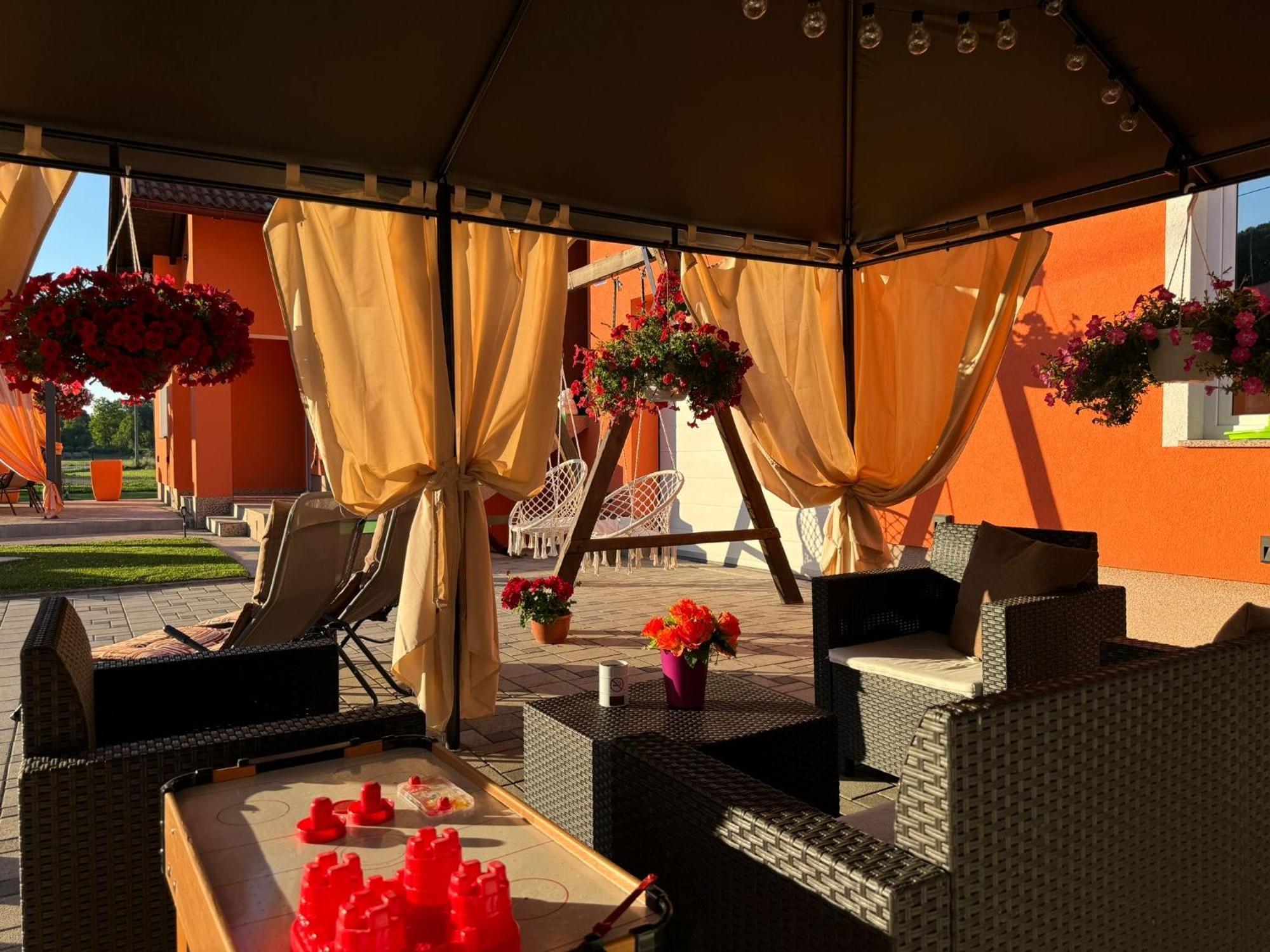 Luxury Apartment Megy โอโทชาส ภายนอก รูปภาพ
