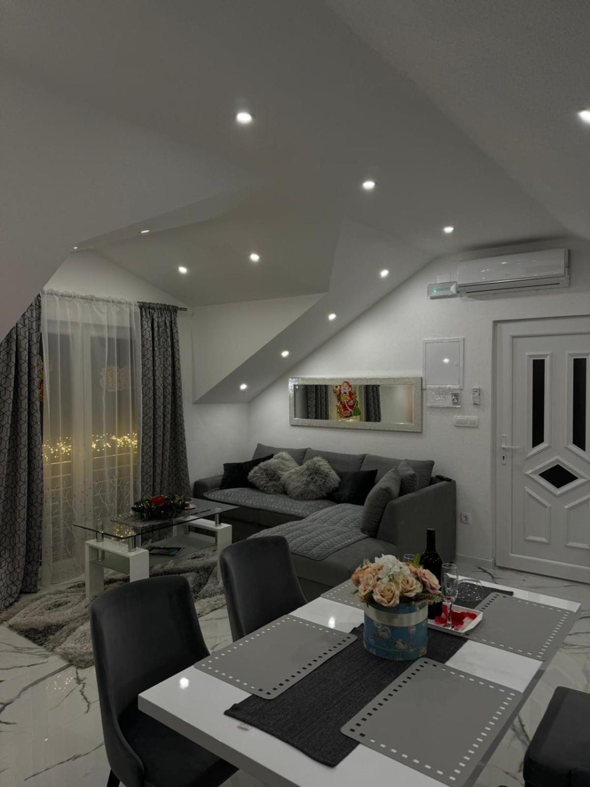 Luxury Apartment Megy โอโทชาส ภายนอก รูปภาพ